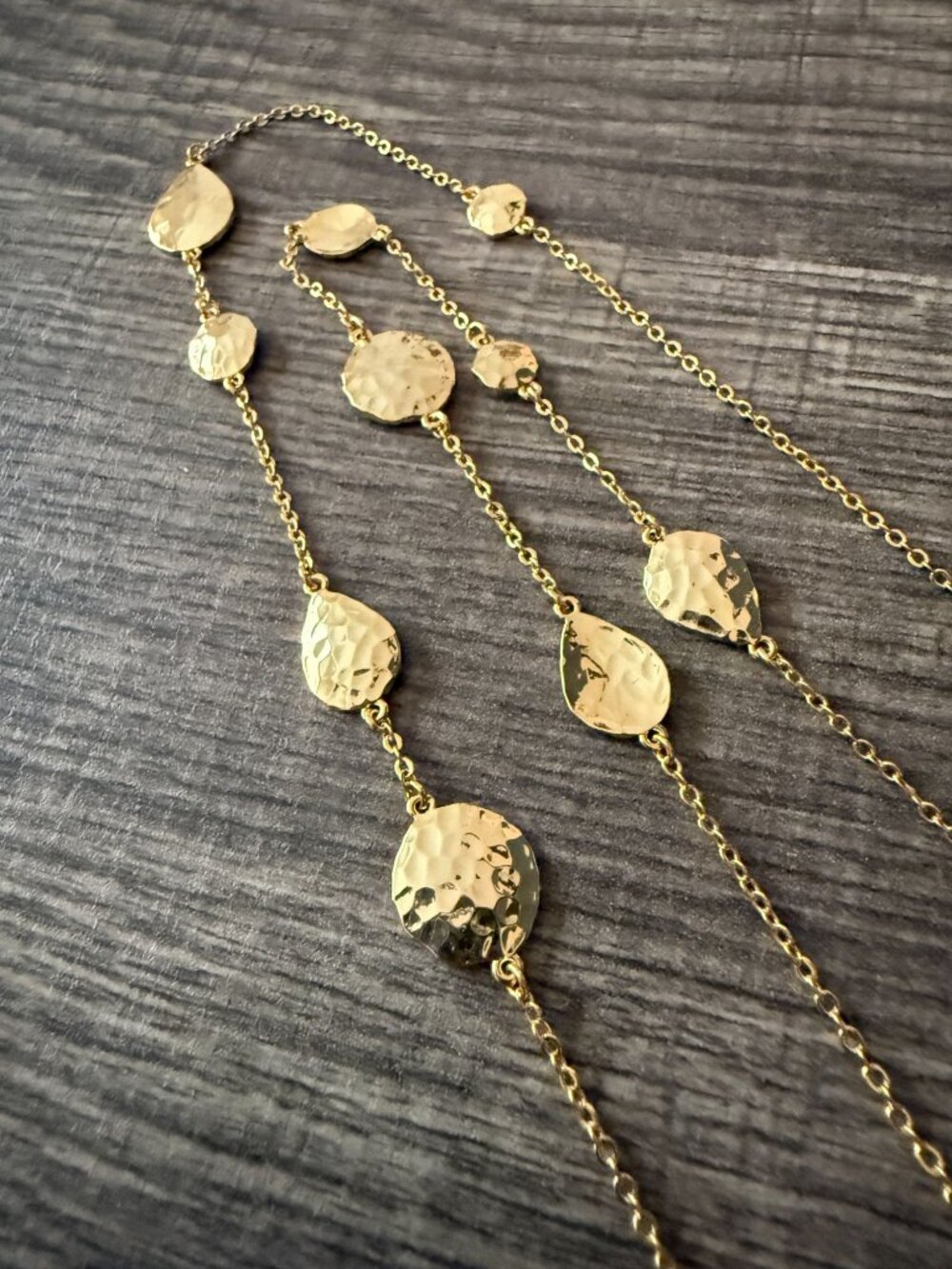 Melinda Maria Sabrina Gold-Tone Hammered Disc Necklace Adjustable Lightweight - Picture 7 of 10